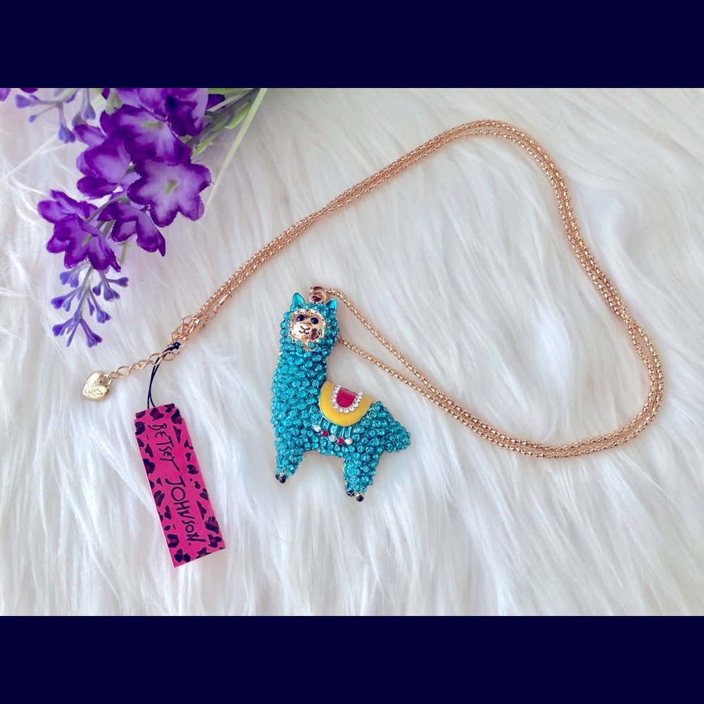 Betsy Johnson alpaca bling statement long necklace. Trendy alpaca 💕